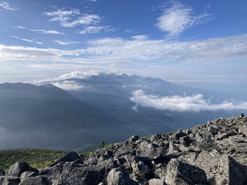 岩だらけの山頂と360度の大展望「蓼科山」